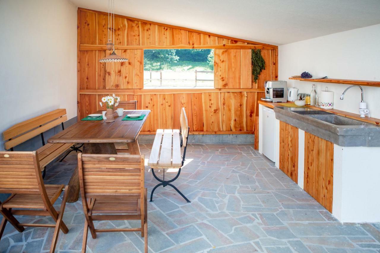 Farm Volk Villa Suhorje Exteriör bild